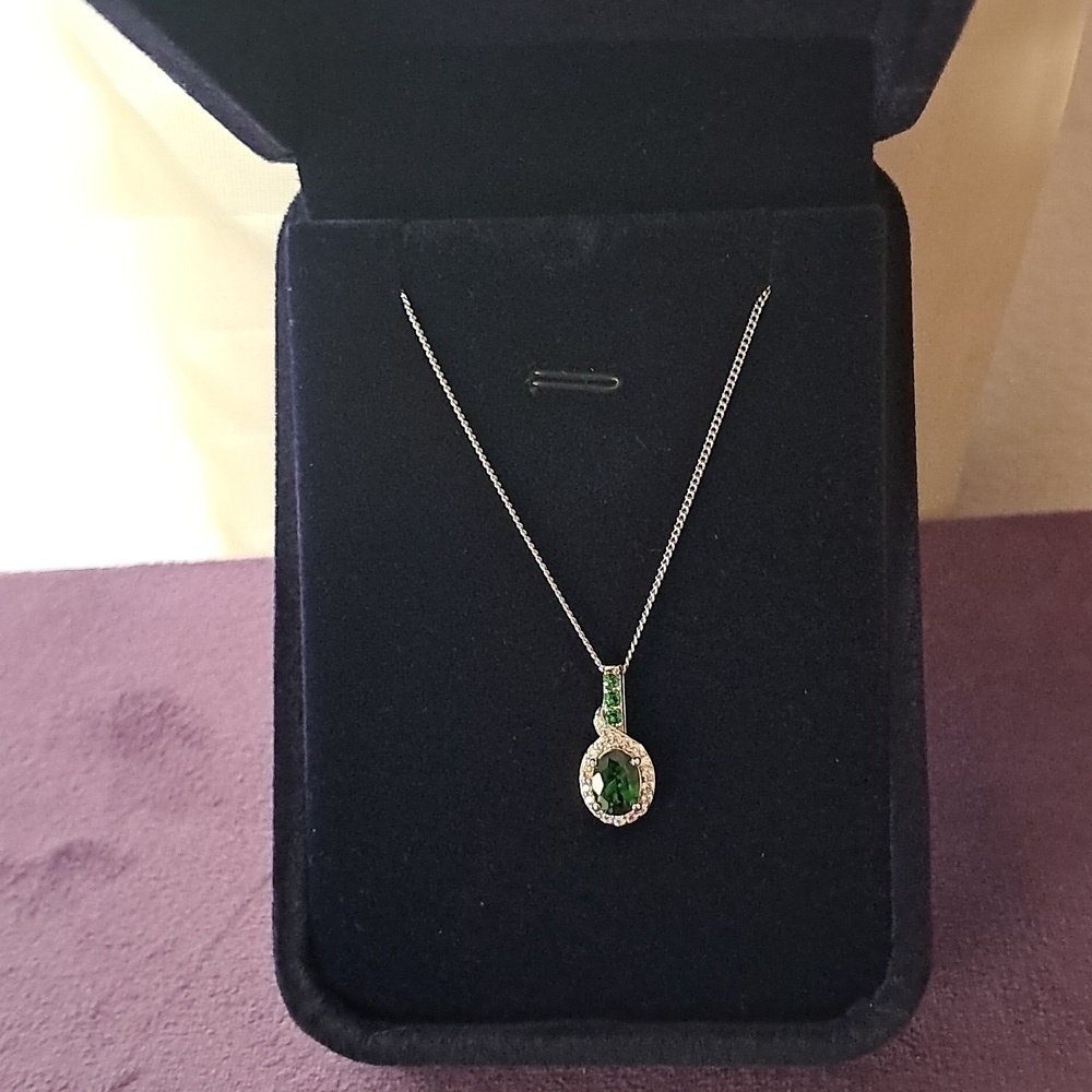 Chrome Diopside & White Zircon Pendant 18" Chain Necklace. - Picture 4 of 6